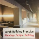 Savirakentamisen käytännöt englannin kielinen painos (Earth Building Practice)